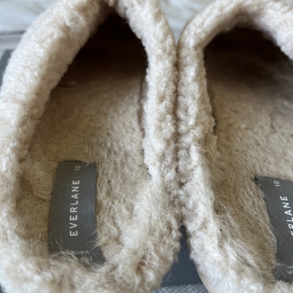 Everlane ReNew Teddy Slippers - Picture 3 of 4